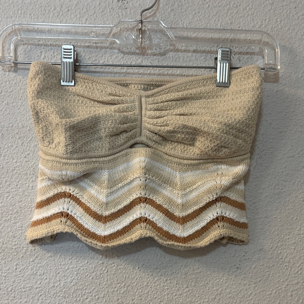 American Eagle Beige and White Knit Top